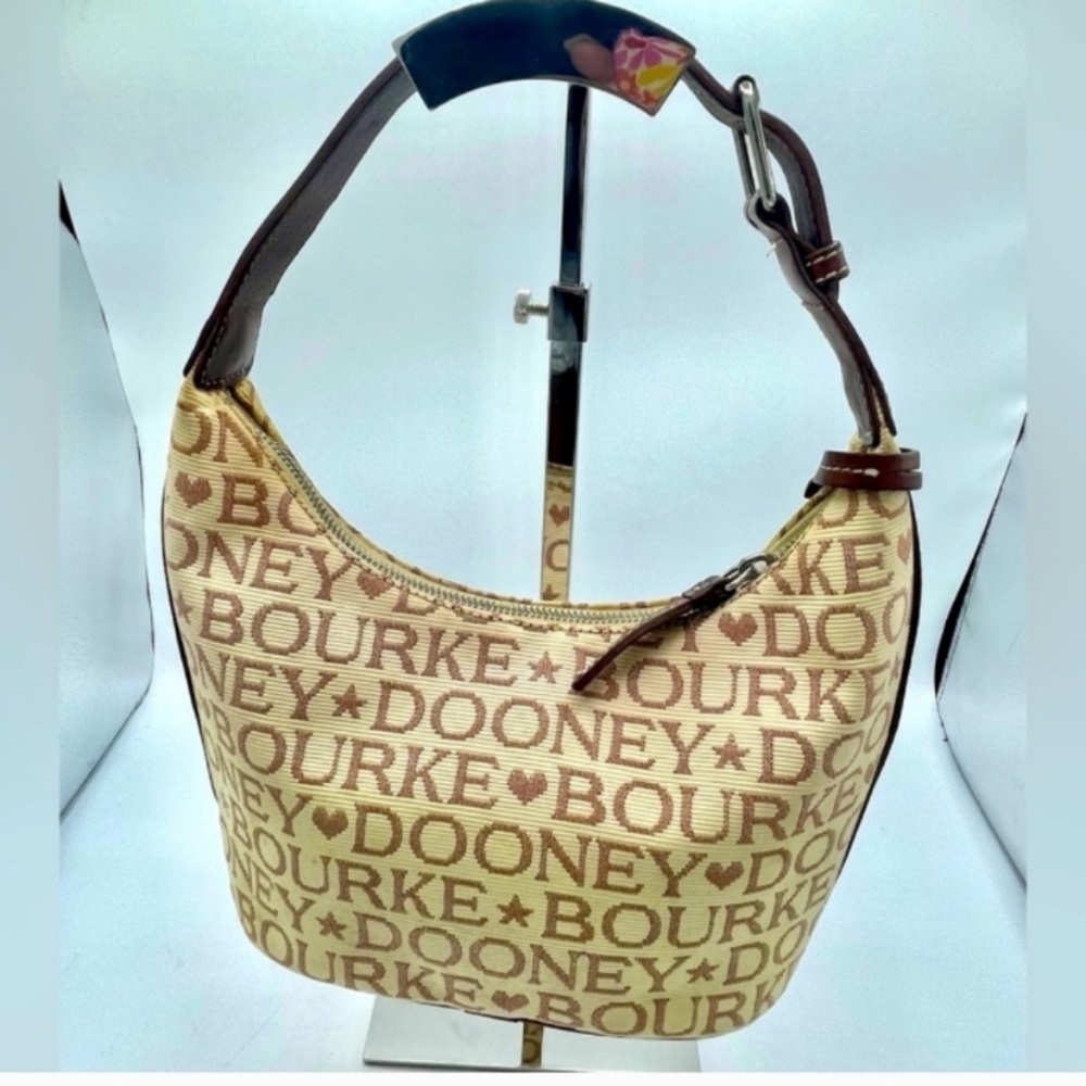 A DOONEY & BOURKE MONOGRAM PURSE OF  COATED COTTON WITH LEATHER ACCENTS.
